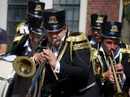 Miser sur des musiciens pour vos fêtes à Lille ! Fanfare en représentation extérieure