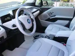Comment les tapis de voiture sur mesure peuvent-ils améliorer votre conduite ?