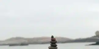 rock balancing