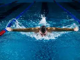 5 habitudes saines à adopter pour une meilleure santé man doing butterfly stroke